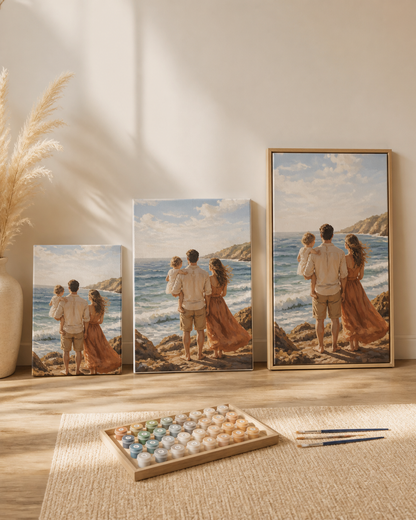 Malen nach Zahlen mit eigenem Foto in drei Hochformaten, mit und ohne Holzrahmen, neben Farben und Pinseln.